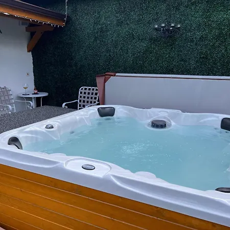 Adelheide - Spa, Bbq & Jacuzzi דירה