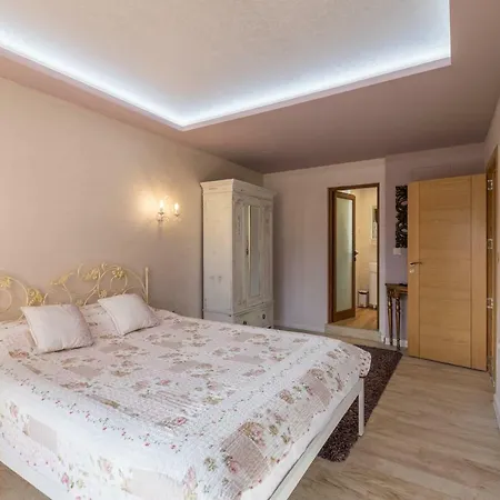 Adelheide - Spa, Bbq & Jacuzzi アパート *