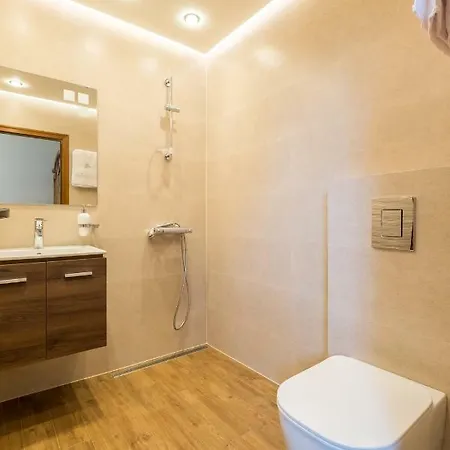 Adelheide - Spa, Bbq & Jacuzzi בלי איסקור