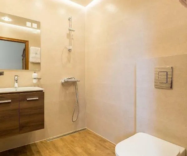 Adelheide - Spa, Bbq & Jacuzzi Beli Iskar